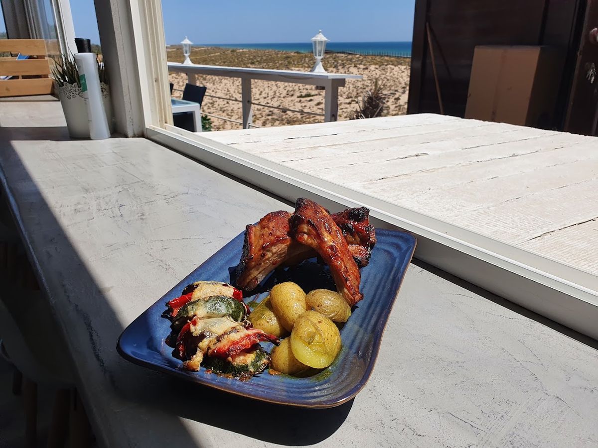 Fins Beach Bar — photo 2 of 8