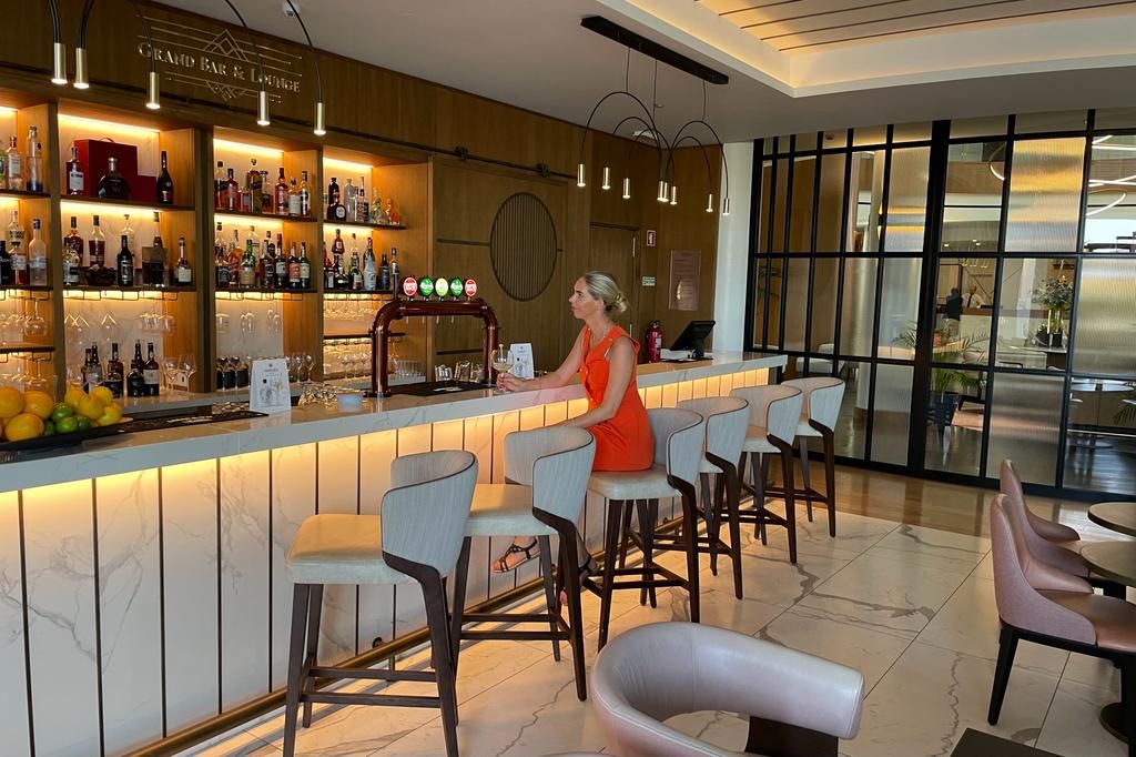 Grand Bar & Lounge — photo 10 of 12