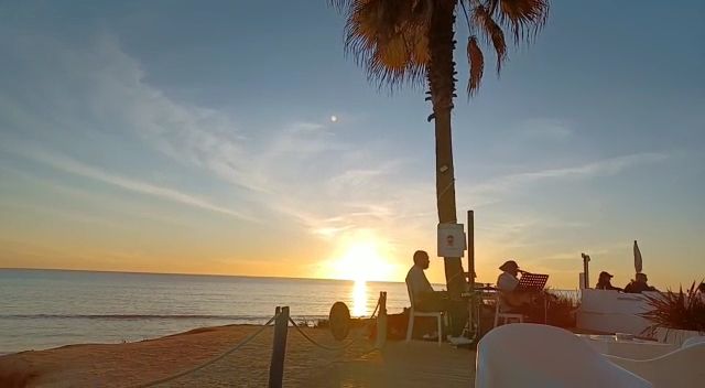 Izzy's Beach Restaurant — photo 2 of 12