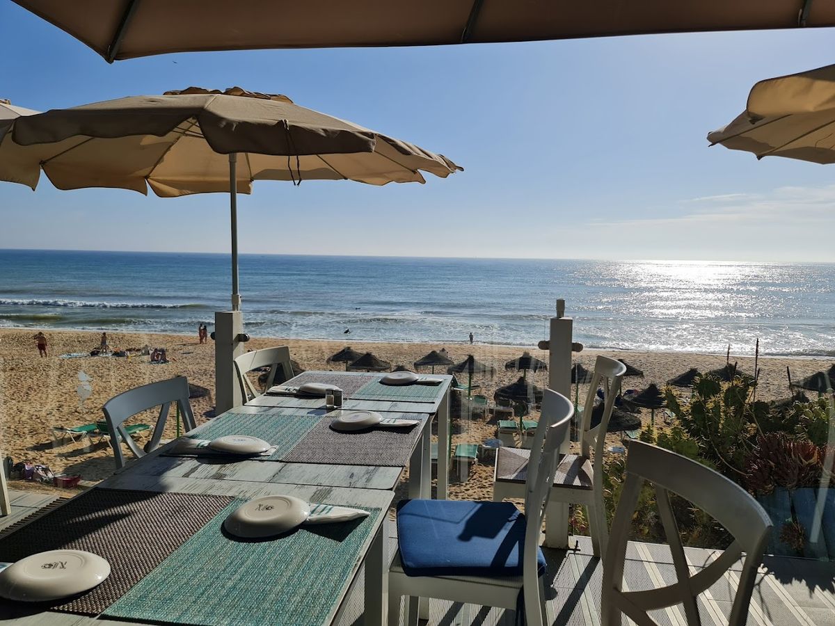 Izzy's Beach Restaurant — photo 7 of 12