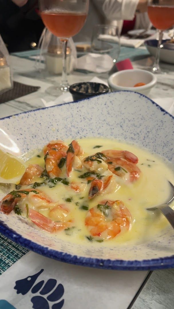 Izzy's Beach Restaurant — photo 9 of 12