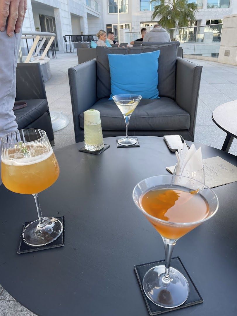 Laguna Bar — photo 2 of 12