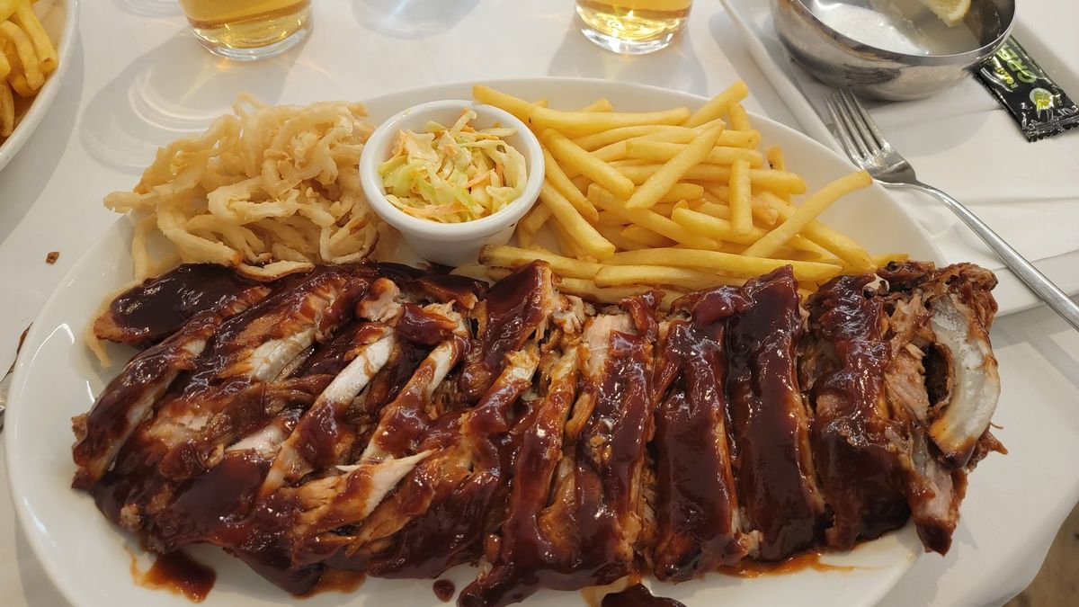 Monty's — photo 7 of 12