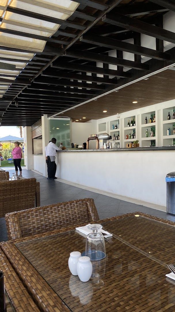 Oasis Bar — photo 11 of 12
