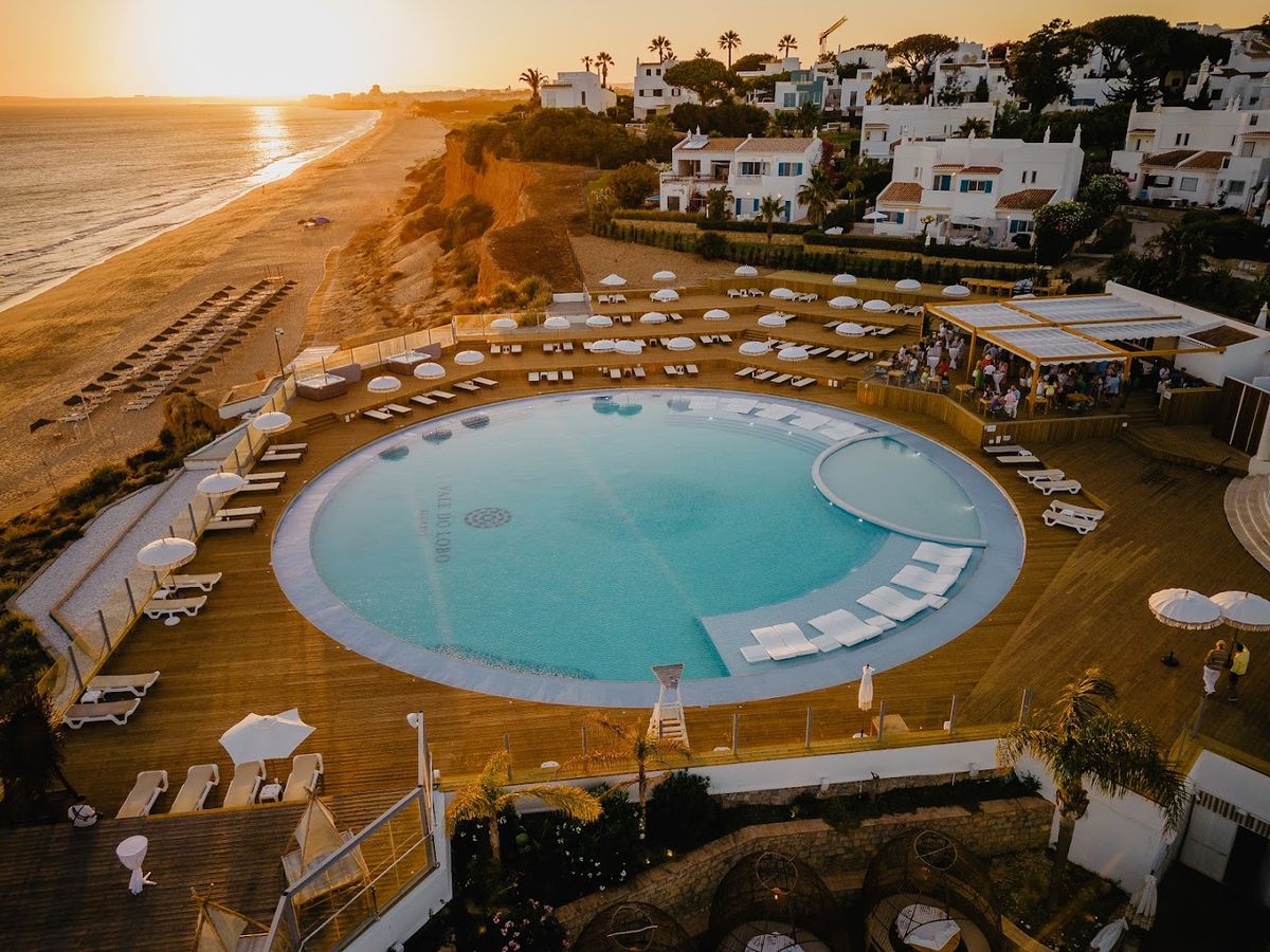 Parrilla Beach Club — photo 1 of 12