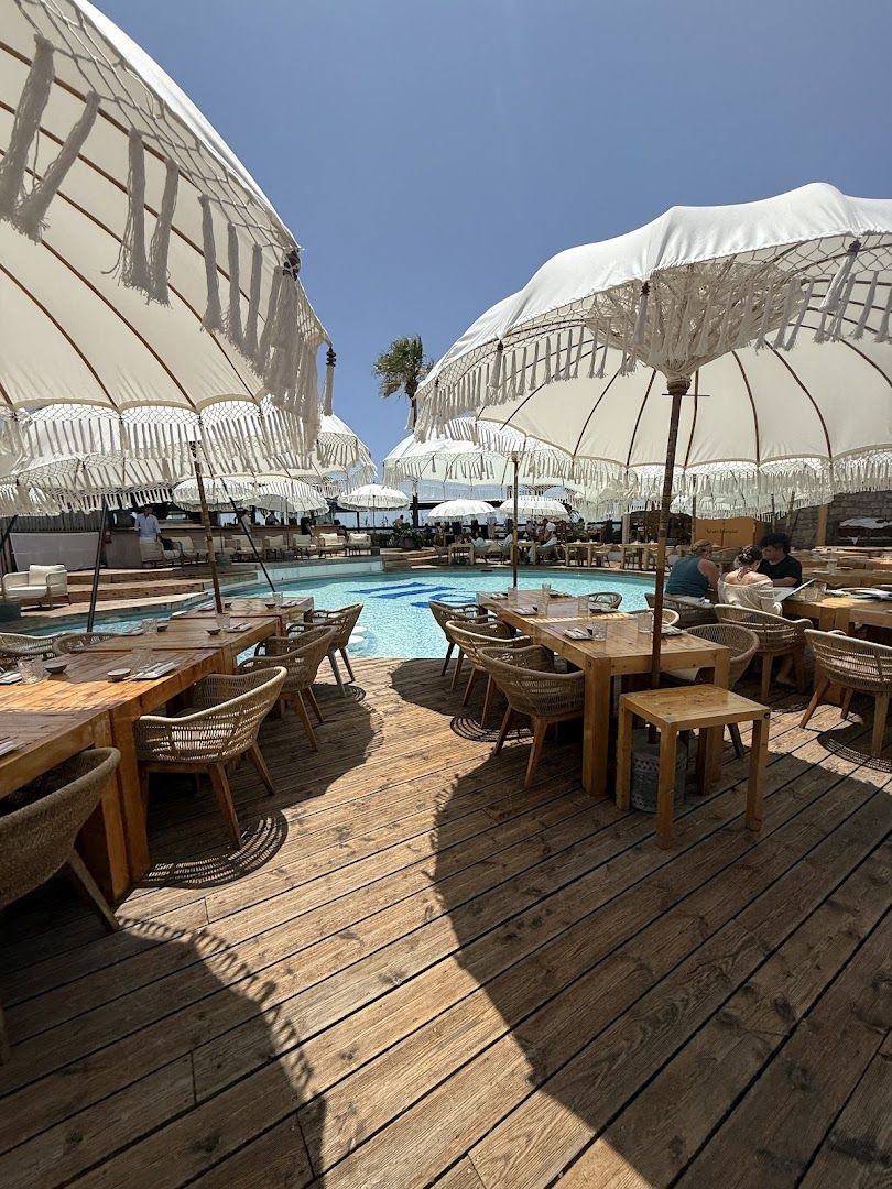 Parrilla Beach Club — photo 11 of 12