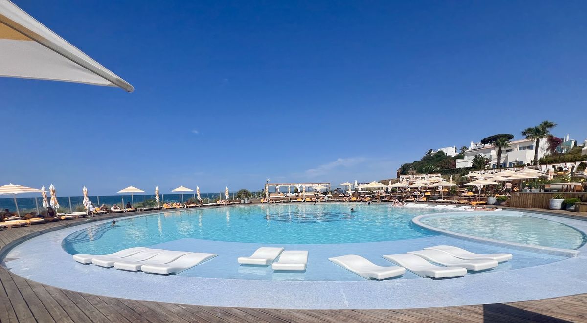 Parrilla Beach Club — photo 3 of 12