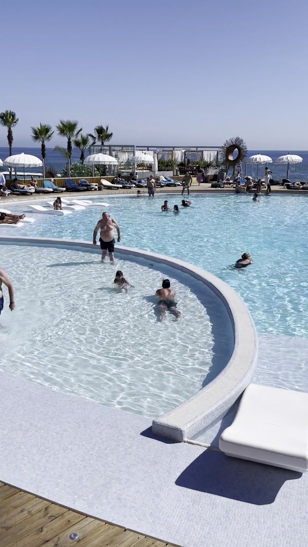 Parrilla Beach Club — photo 8 of 12
