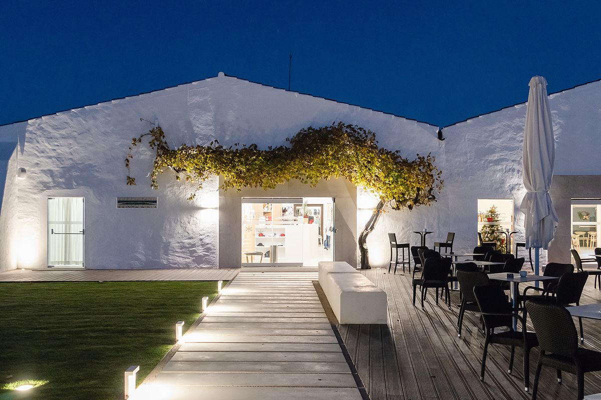 Ria Restaurant — photo 9 of 12
