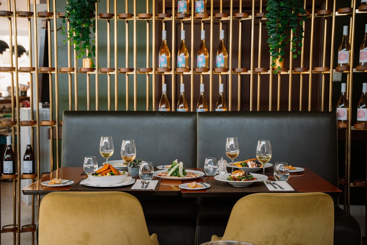 Saudade Restaurante & Bar — photo 1 of 12