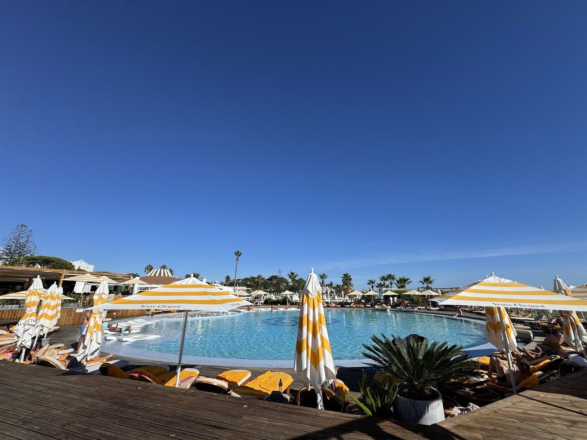 Well Beach Club — photo 5 of 6